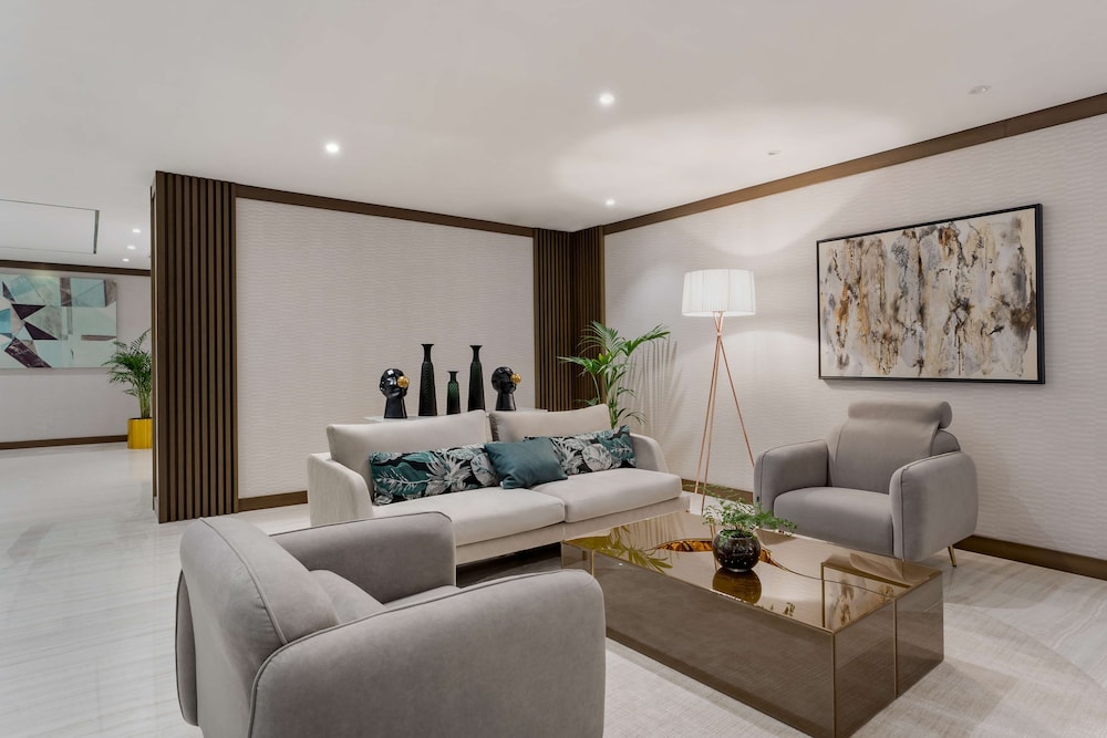 Radisson Dubai Damac Hills 25/47