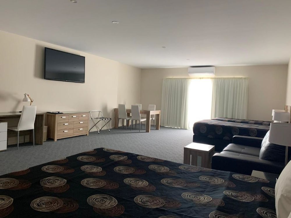 Sherbourne Terrace Hotel 24/39