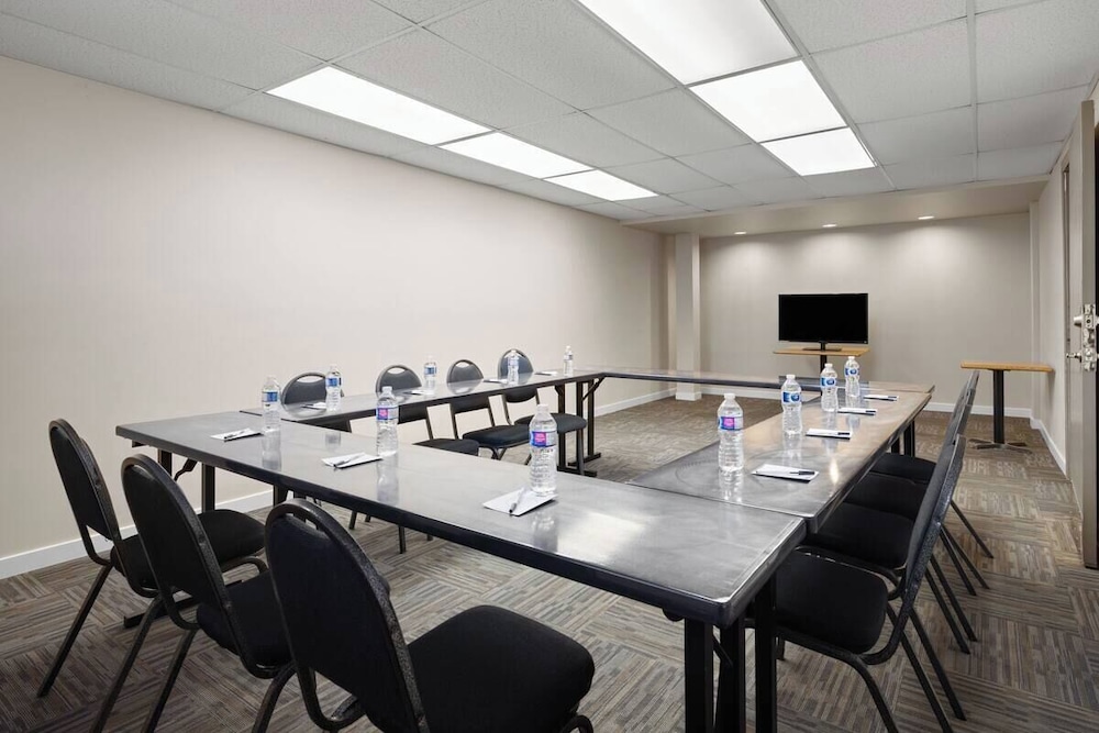 Travelodge by Wyndham Fort McMurray 43/49