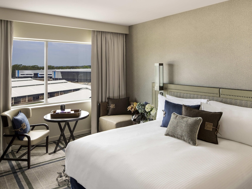 SUPERIOR, QUEEN BED