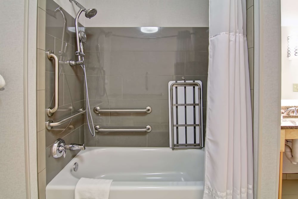 Homewood Suites By Hilton Stratford 10/51