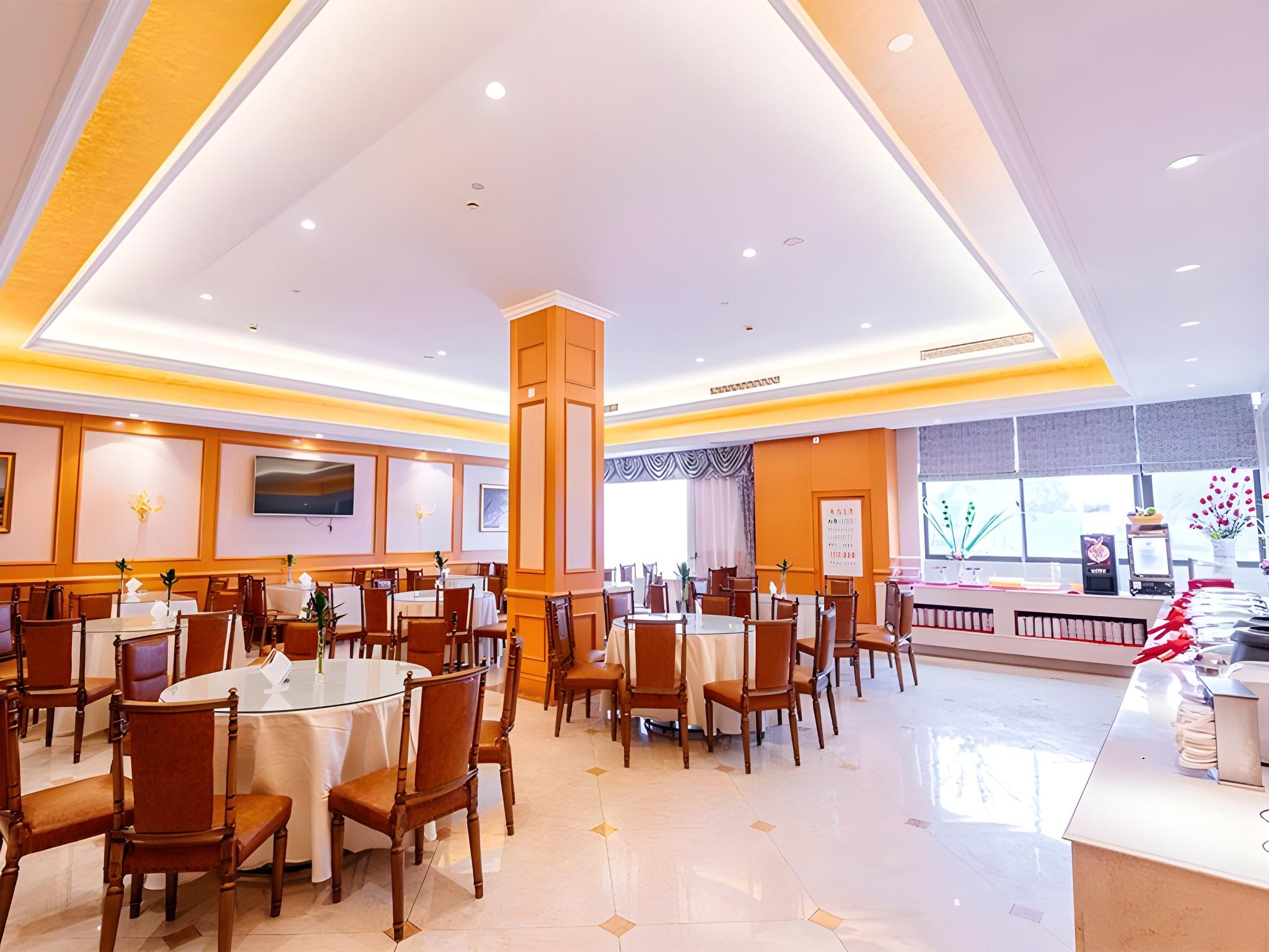 Vienna International Hotel (Shanghai Dishui Lake Lingang New City) 56/64