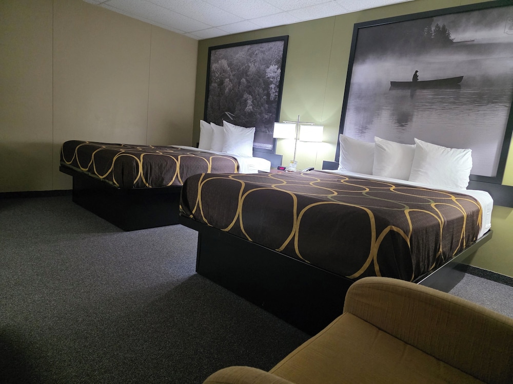 Super 8 By Wyndham Hearst On 30/48