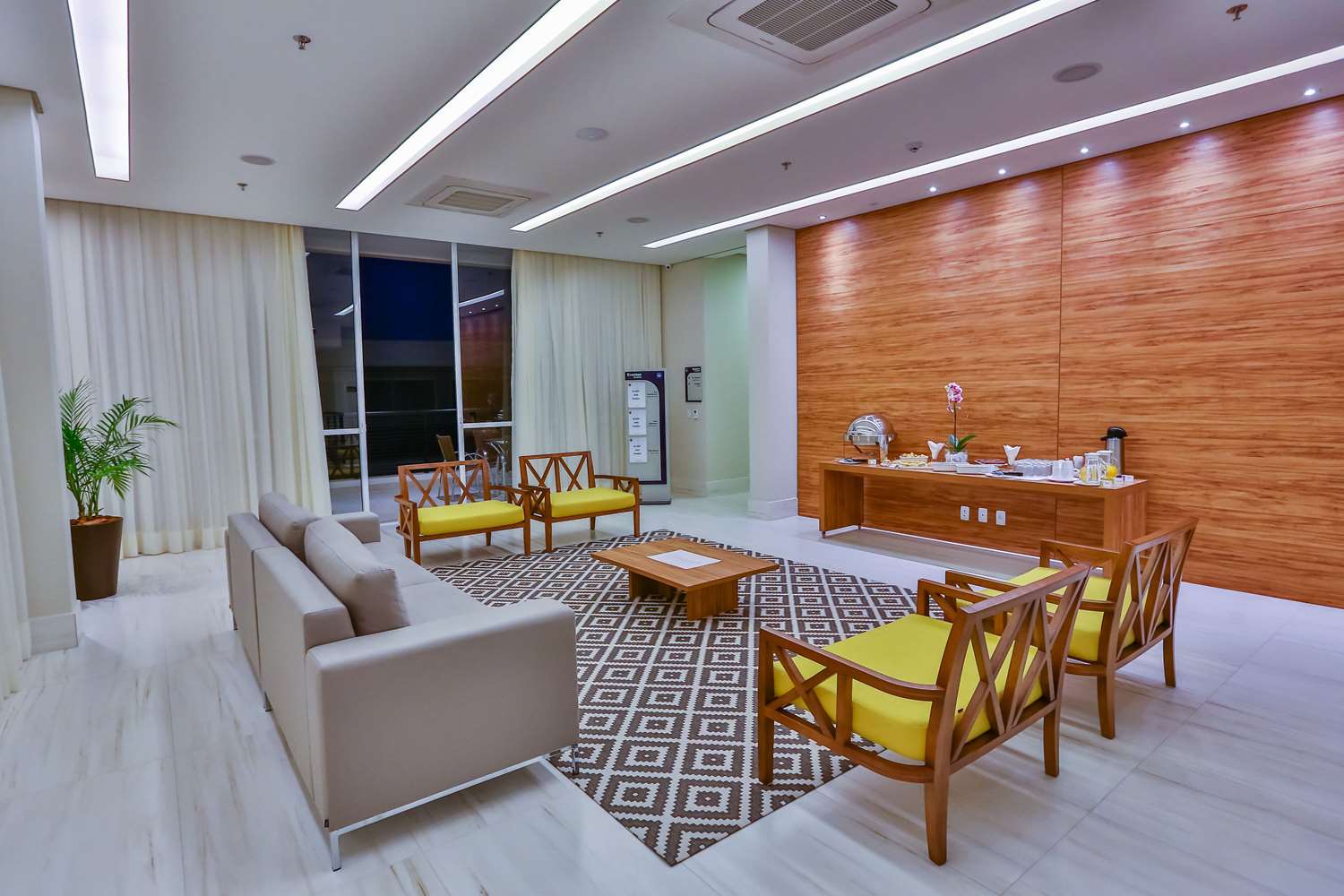 Summit Suites Pindamonhangaba 13/25