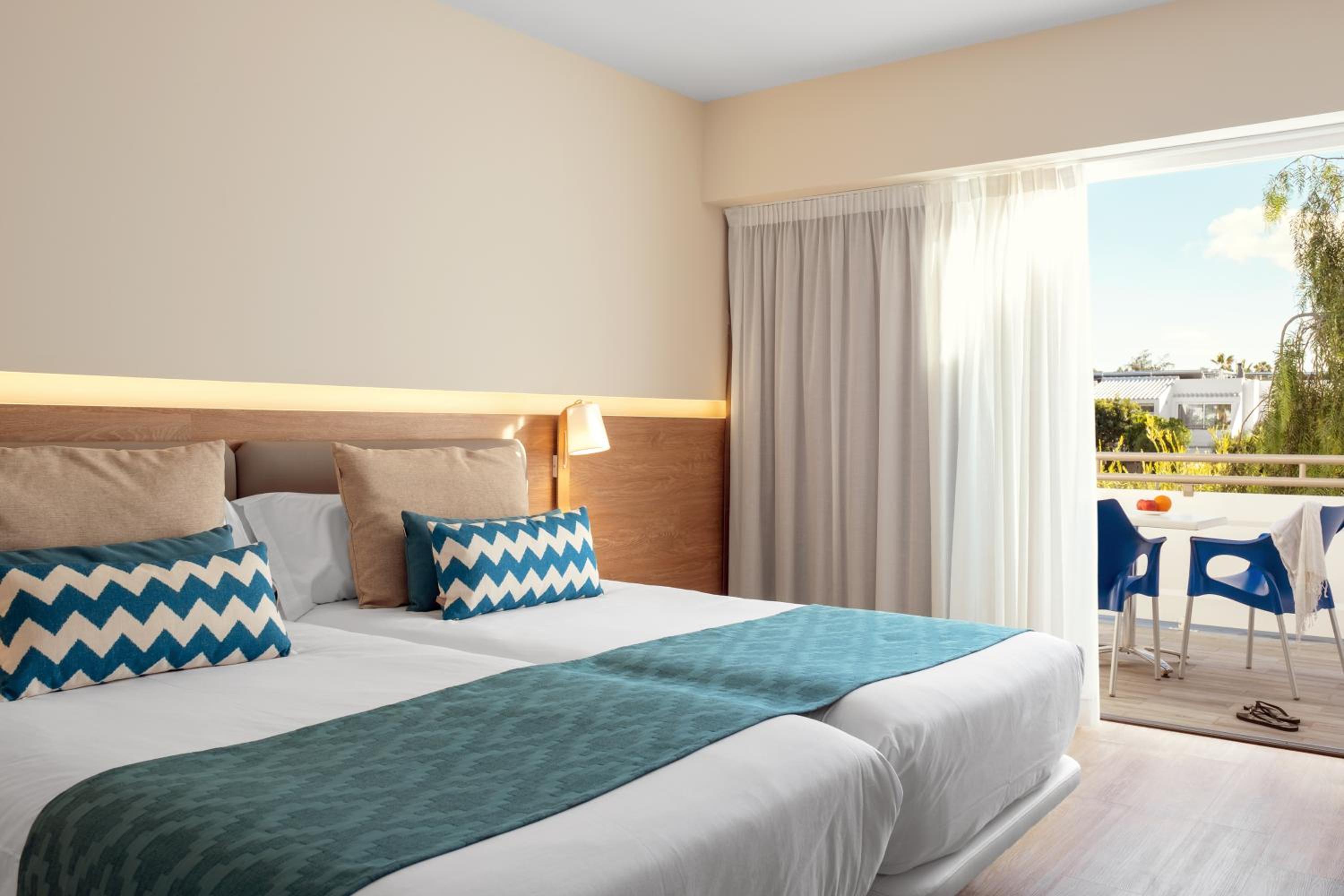 Junior Suite Balcony ( JSB )