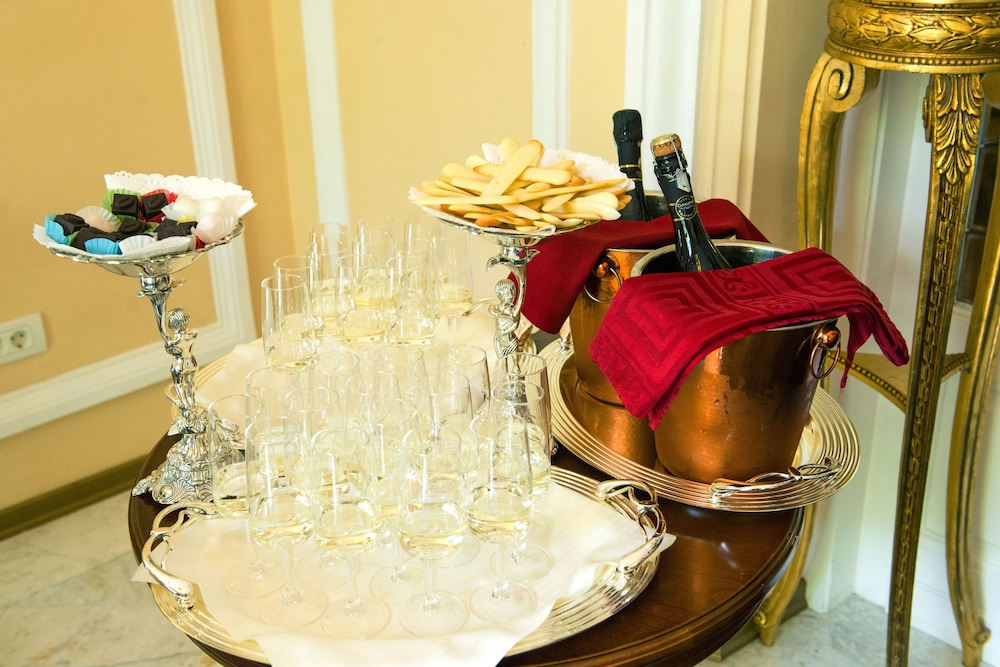 Grand Boutique Hotel 26/77