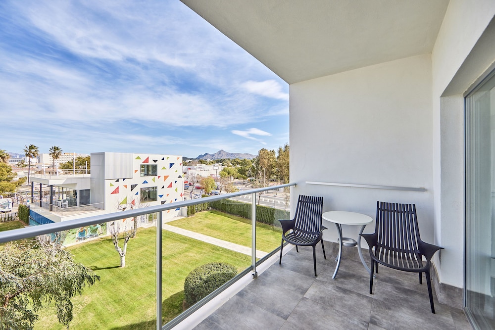 Hotel Astoria Playa - Adults Only 98/103