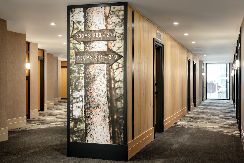 Peaks Hotel & Suites 20/50