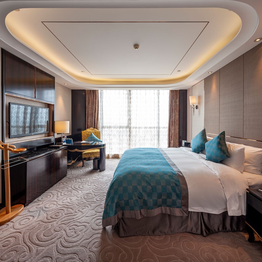 Superior, Studio, Suite, King Bed