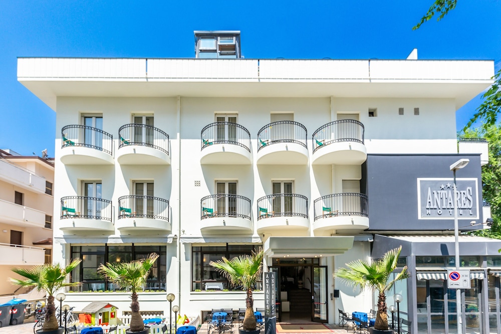 Hotel Antares 2/28