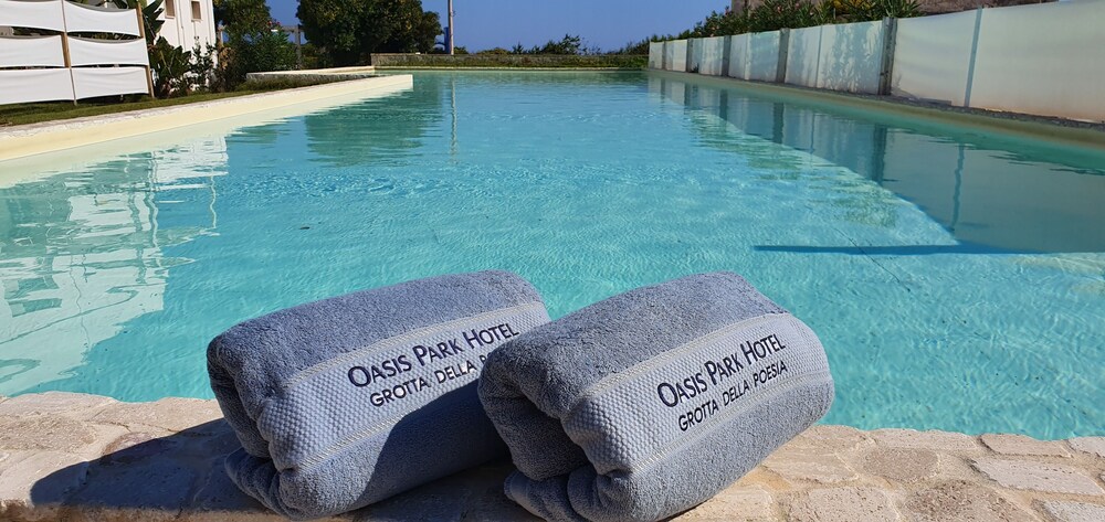 Oasis Park Hotel 27/43
