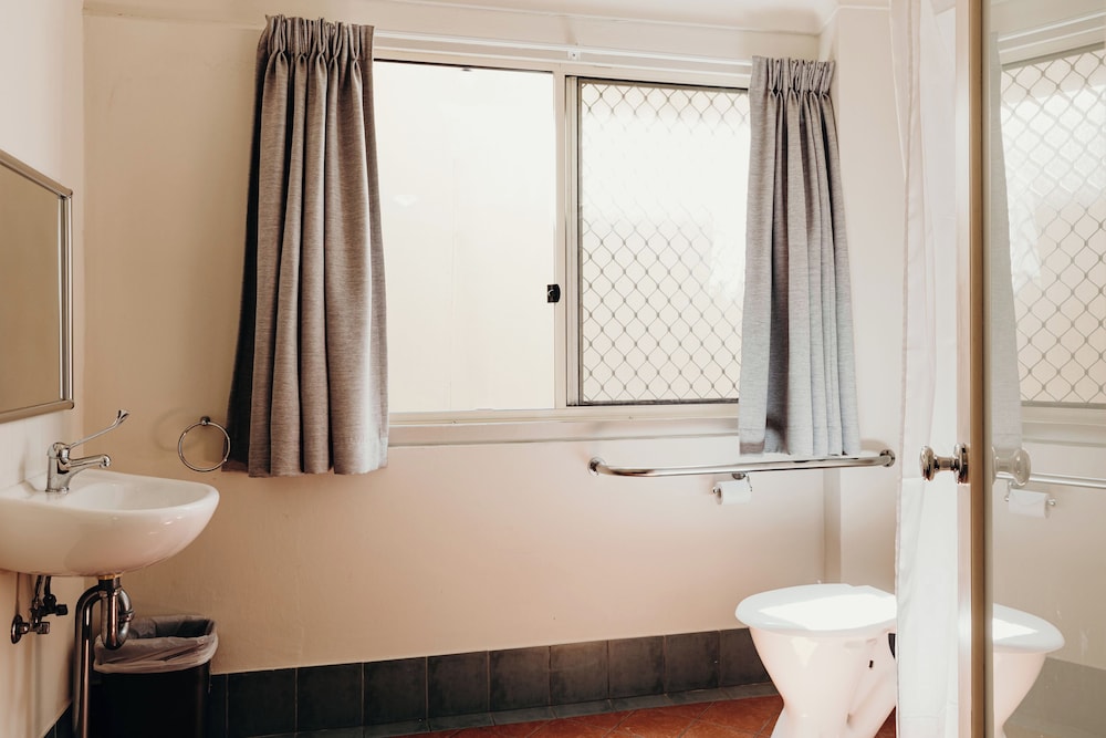 Port Macquarie Hotel 64/66
