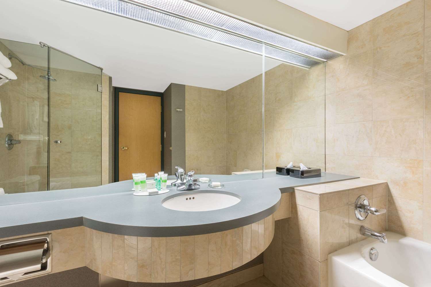 Ramada Plaza By Wyndham Prince George 42/44