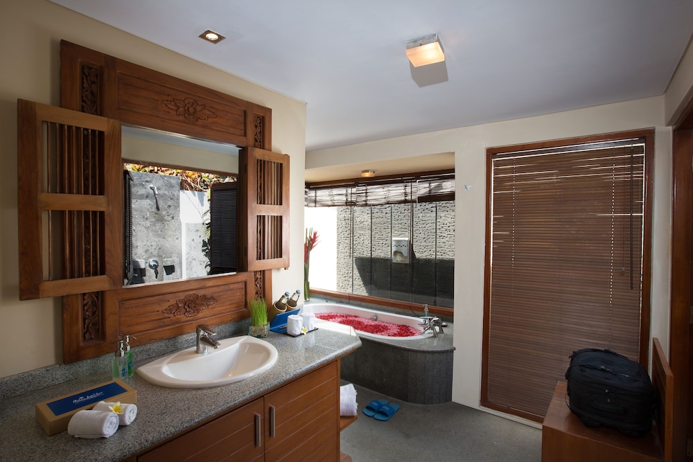 BALI BALIKU BEACH FRONT LUXURY PRIVATE POOL VILLAS 31/33