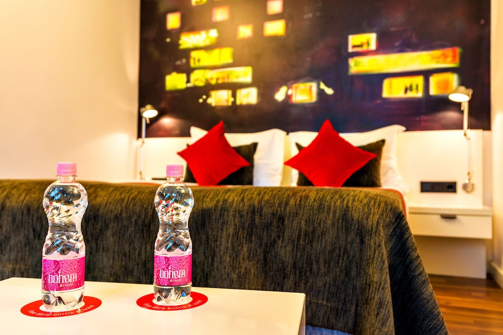 BOHEM ART HOTEL 9/59