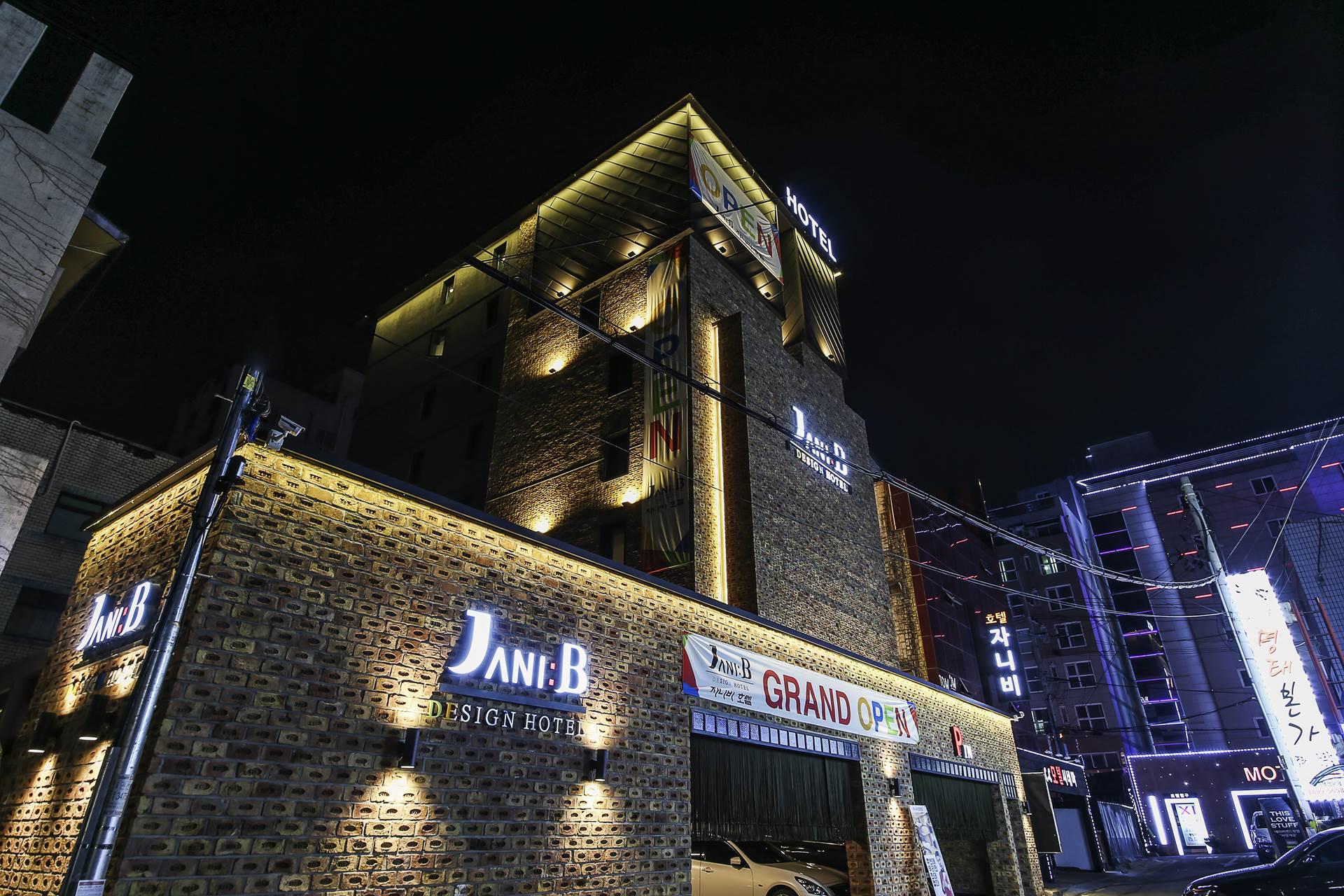Jani B Hotel 11/56