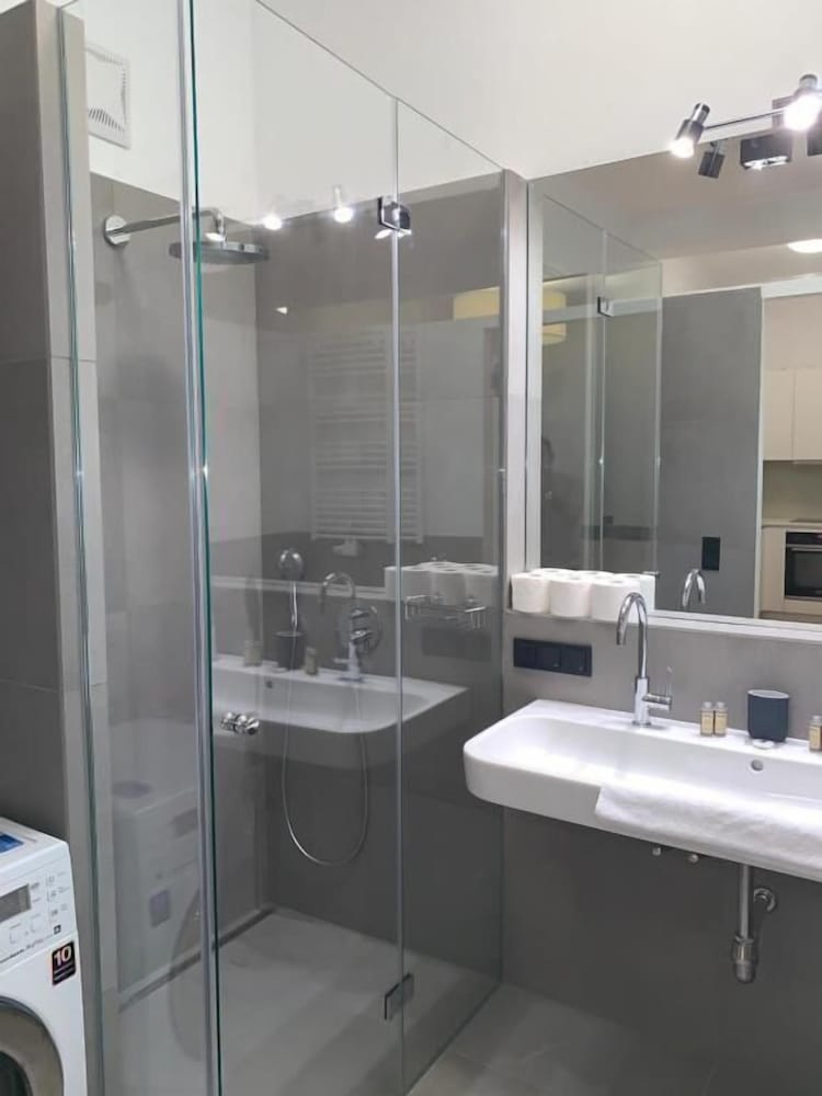 Kimi Apartments 45/50