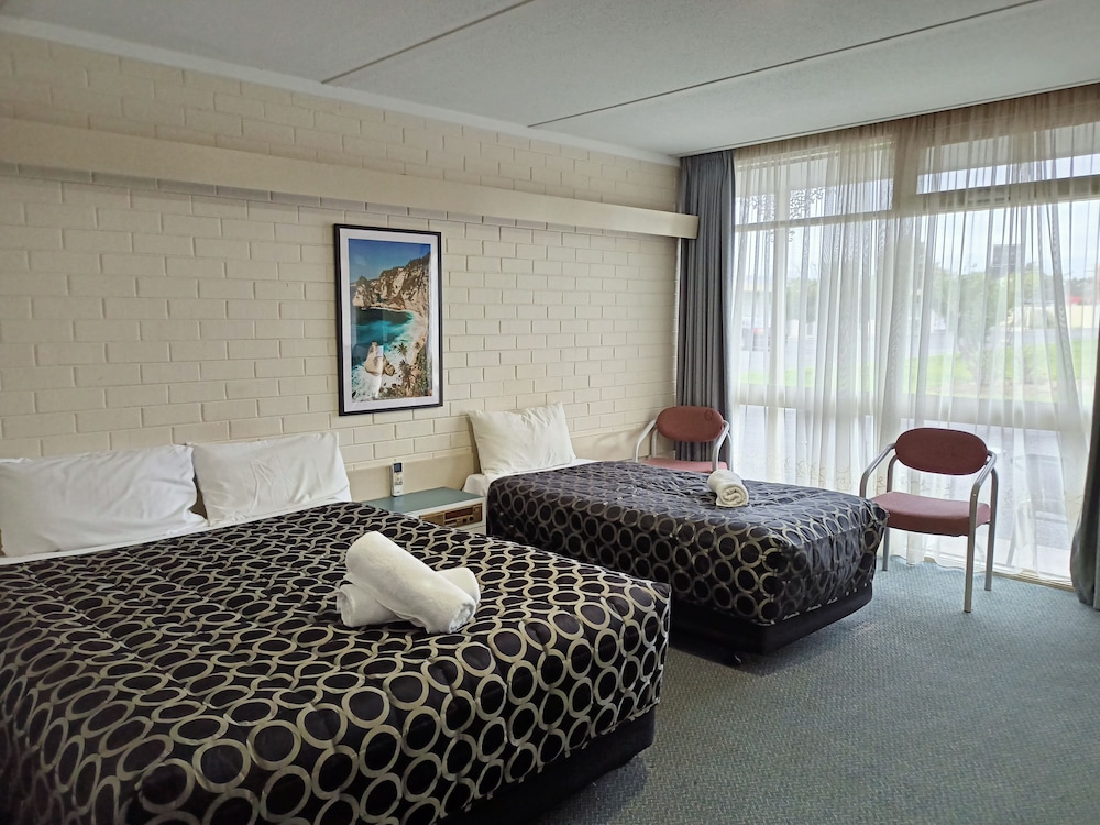 2 Bedrooms, Family, 1 Double and 4 Single Beds