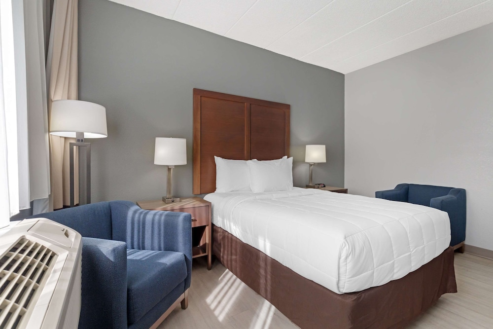 Clarion Hotel & Suites BWI Airport North 22/62