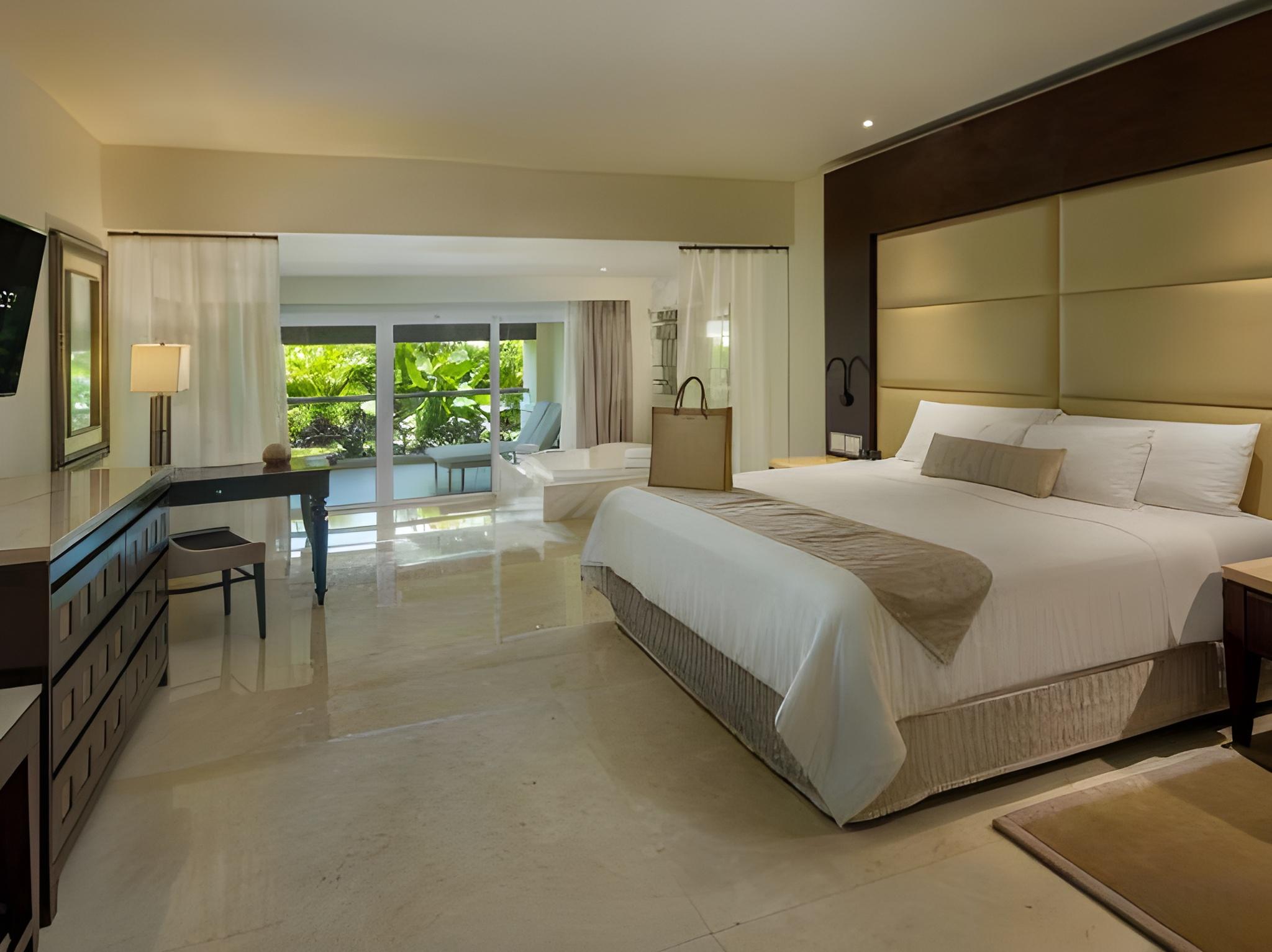 Grand, Governor, Suite