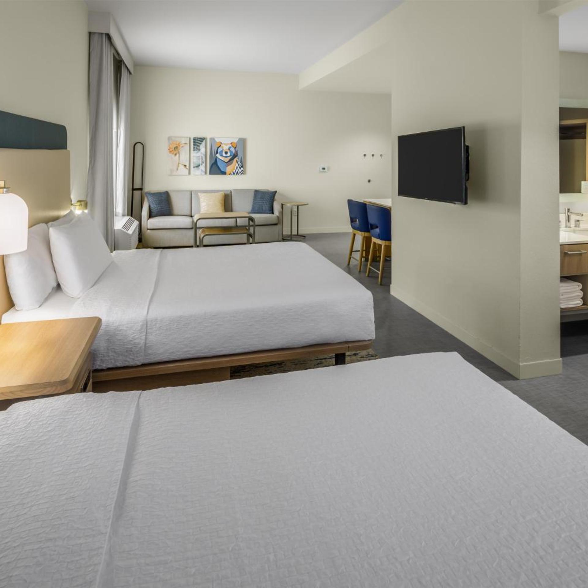 Studio, Suite, King Bed, 2 Queen Beds