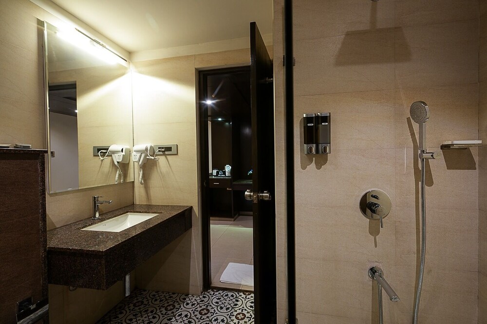 Grand Continent, Malleshwaram - A Sarovar Portico Affiliate Hotel 52/54