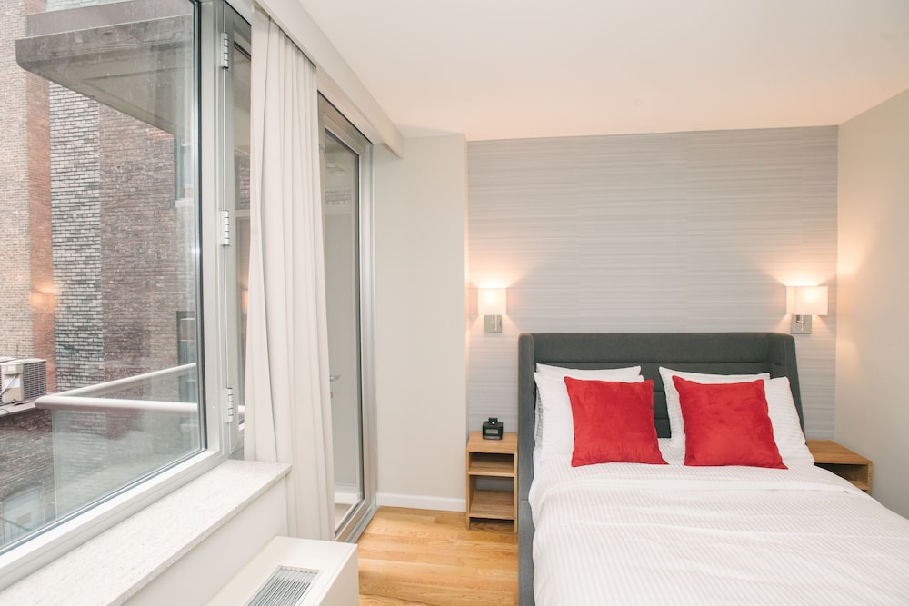 Hotel 32 32 22/78
