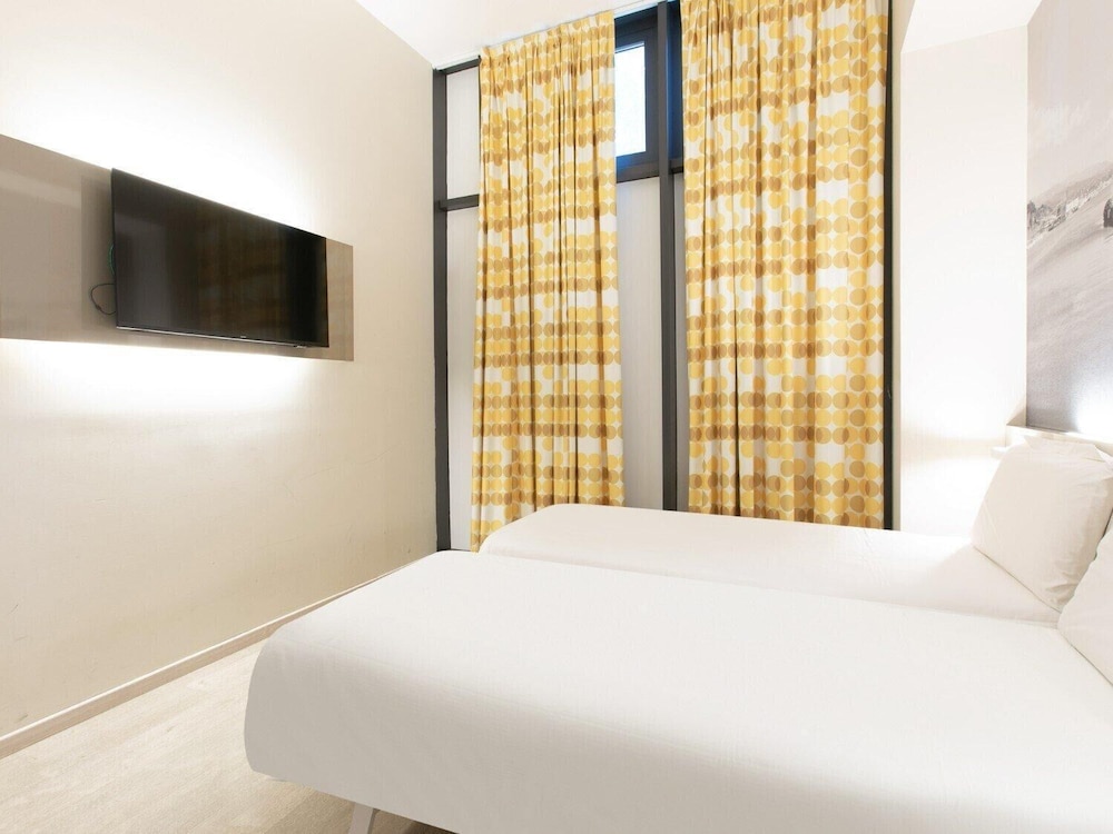 غرفة اقتصادية بسريرين منفصلين، B&B Hotel Savona 4/6