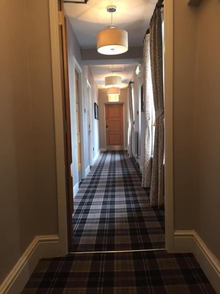 The County Hotel 25/50