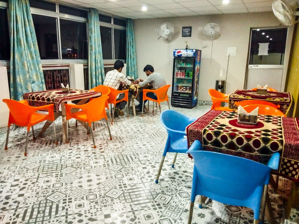 Dwivedi Hotels Sri Omkar Palace 27/37