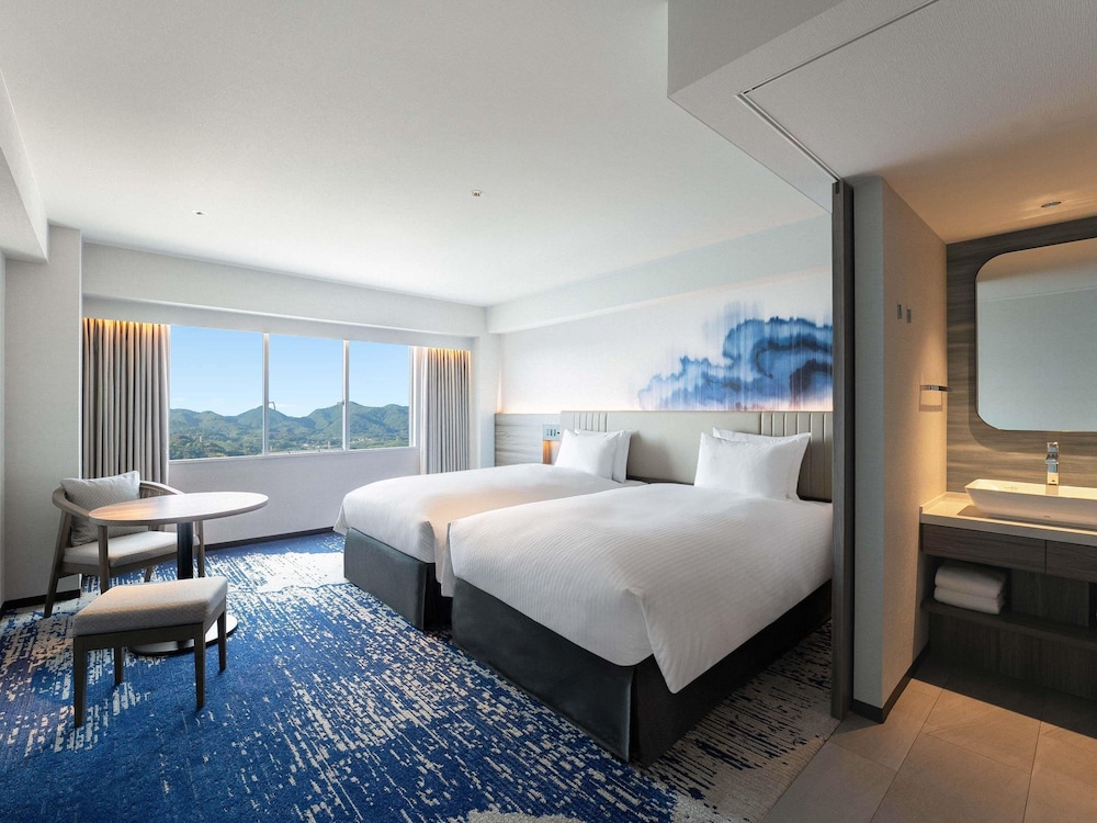 Superior, Twin Beds, Two Extra Beds, Mountain View