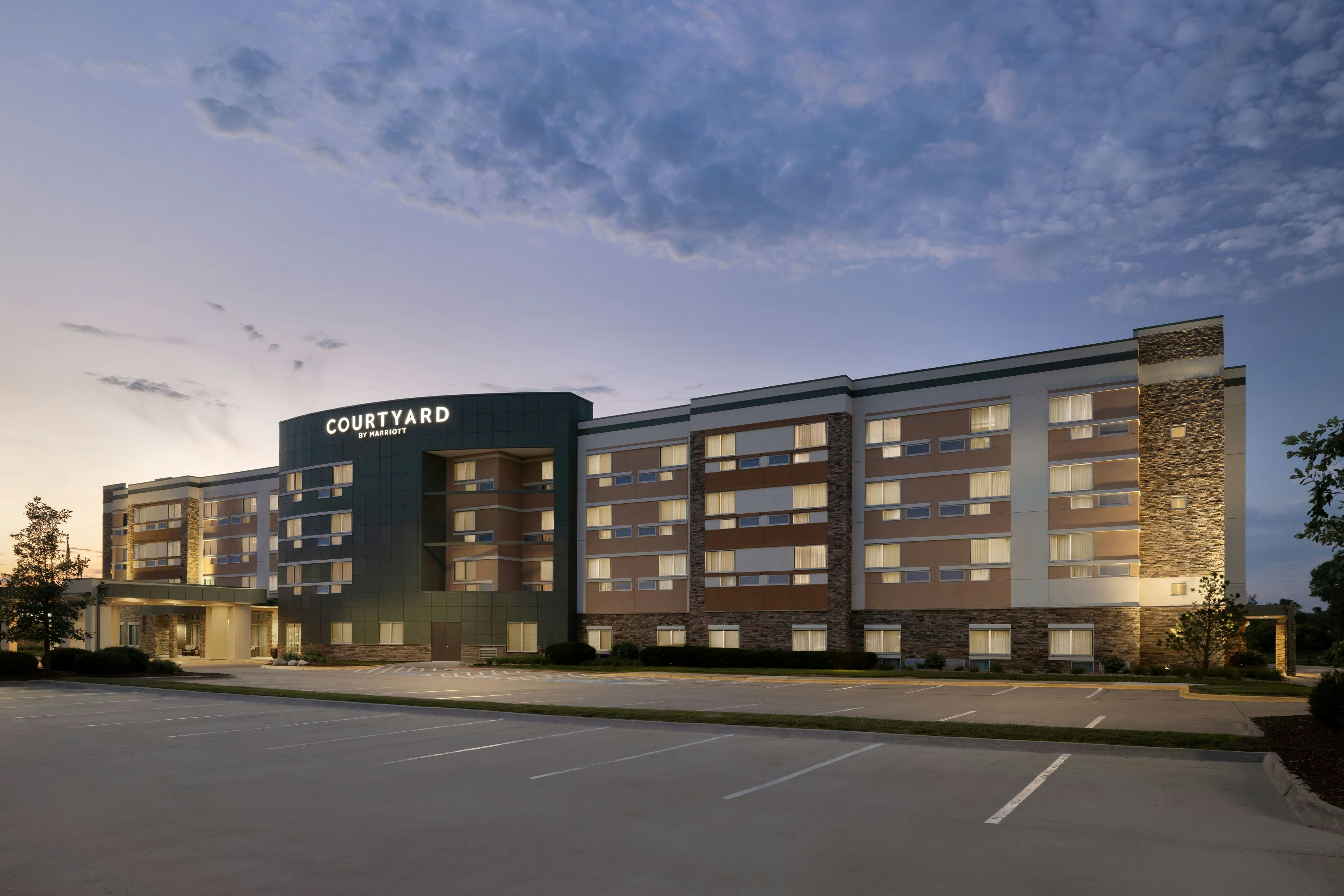 Courtyard Omaha Bellevue At Beardmore Event Center 1/33