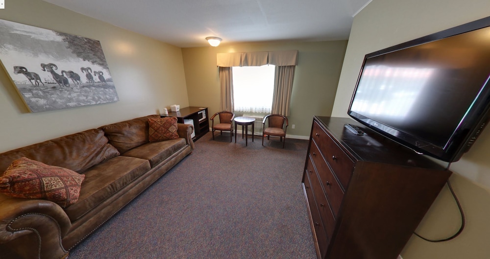 Days Inn By Wyndham Golden 29/41