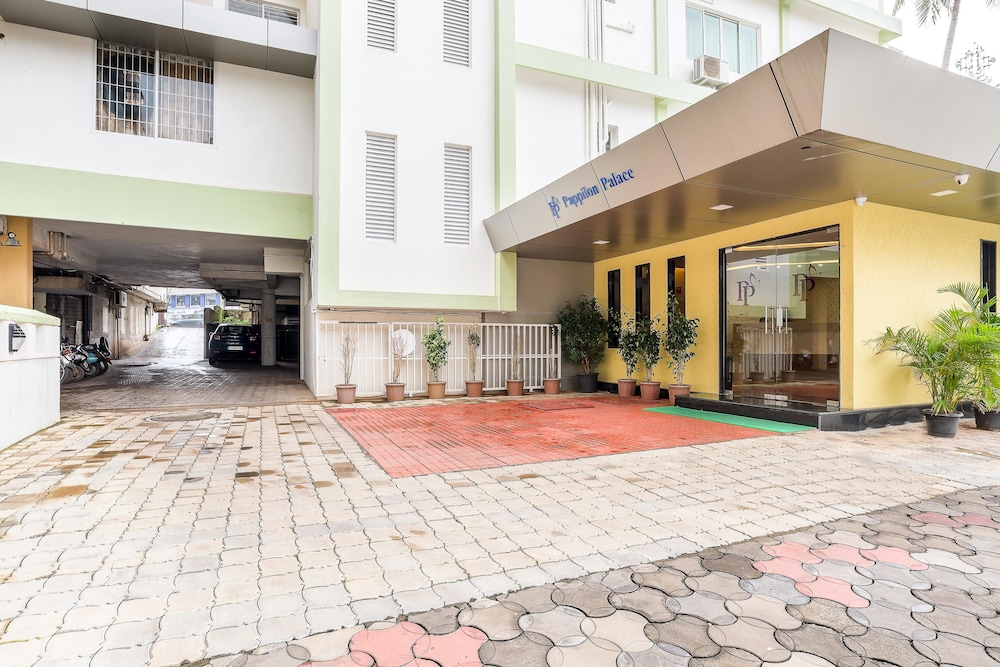 Treebo Pappilon Palace Mangalore 28/38