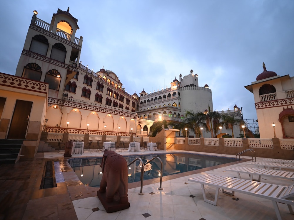 Fort Chandragupt Hotel 29/32