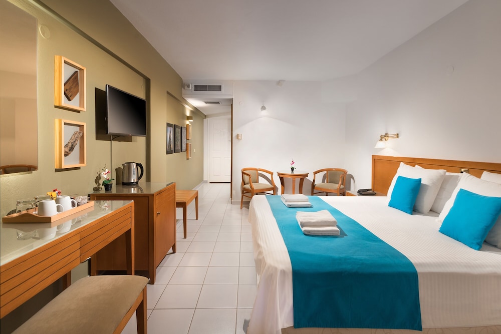 Aeolian Village Beach Resort 7/33