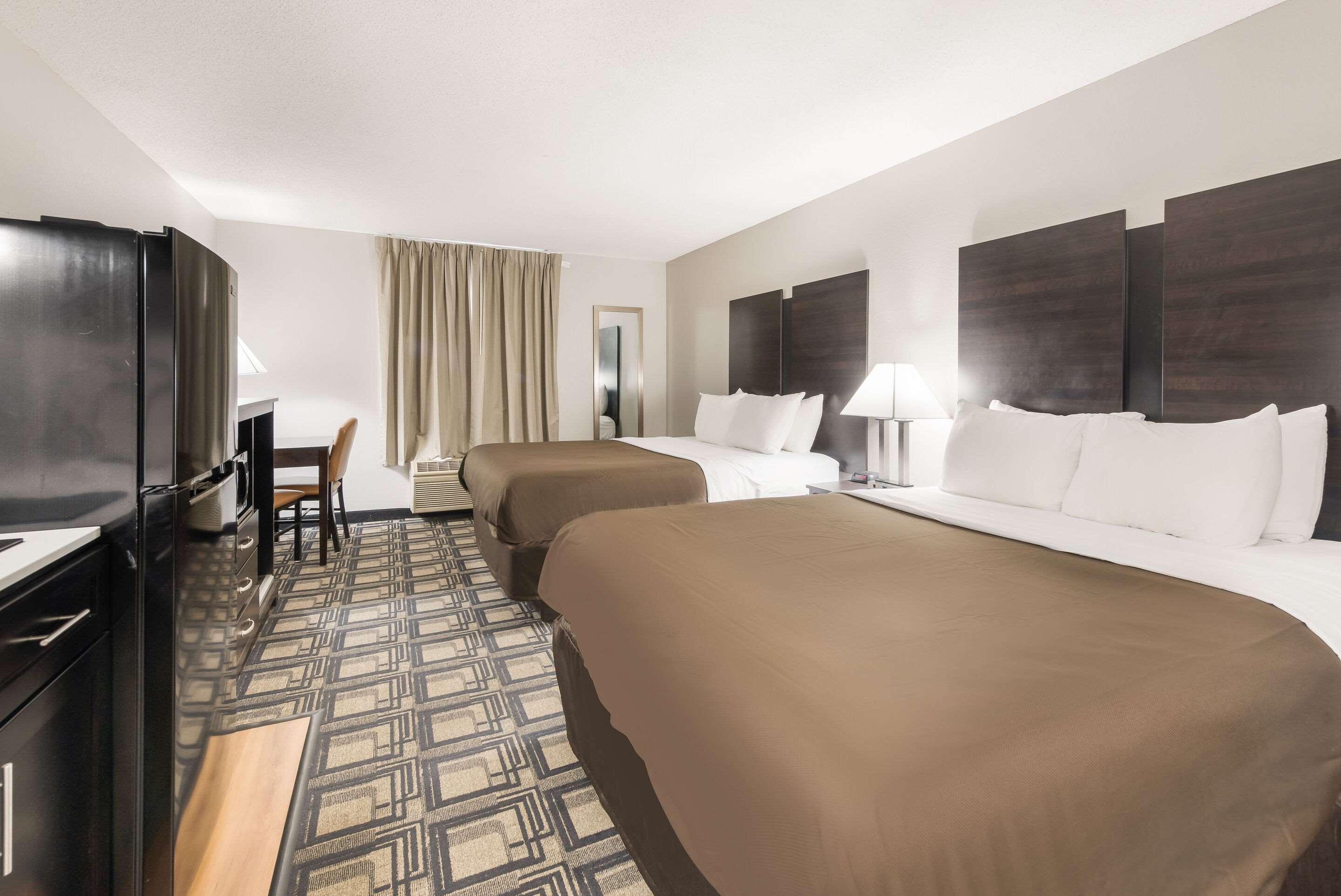 Efficiency, 2 Queen Beds