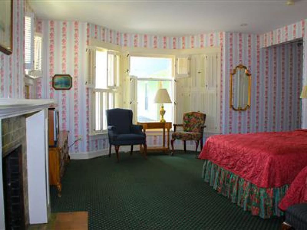 Inn on Mackinac 34/50