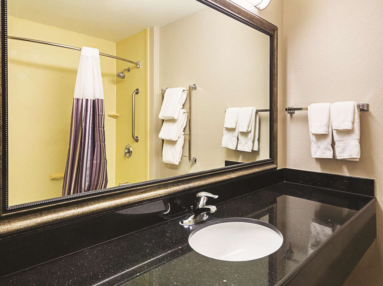 La Quinta Inn & Suites by Wyndham Fresno Northwest 39/44