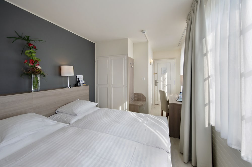 Hotel De La Rose 19/36