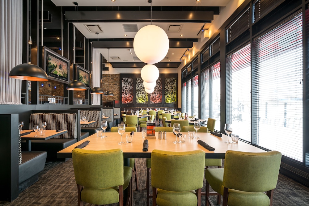 Acclaim Hotel By Clique 48/62