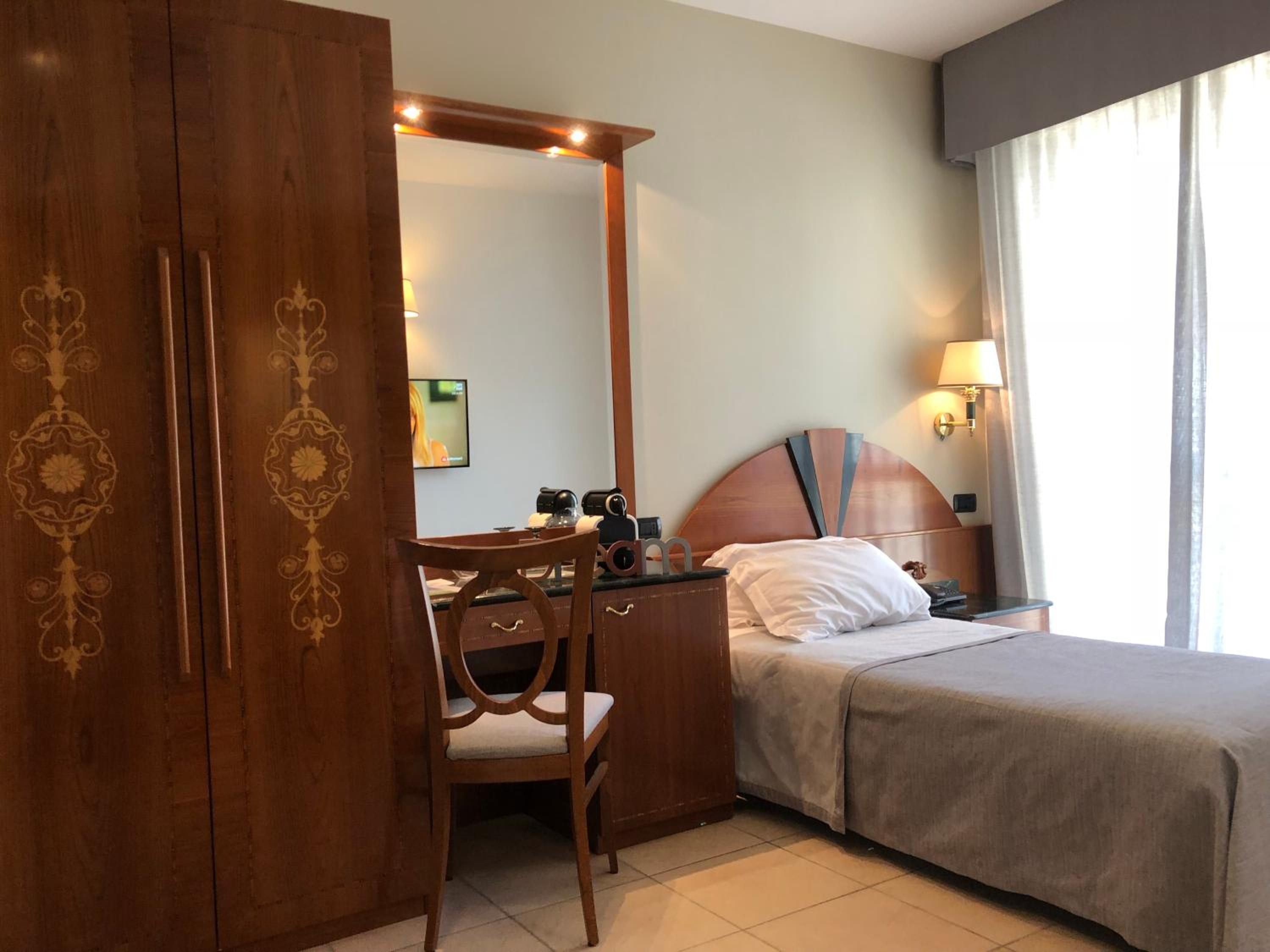 Room, Single
