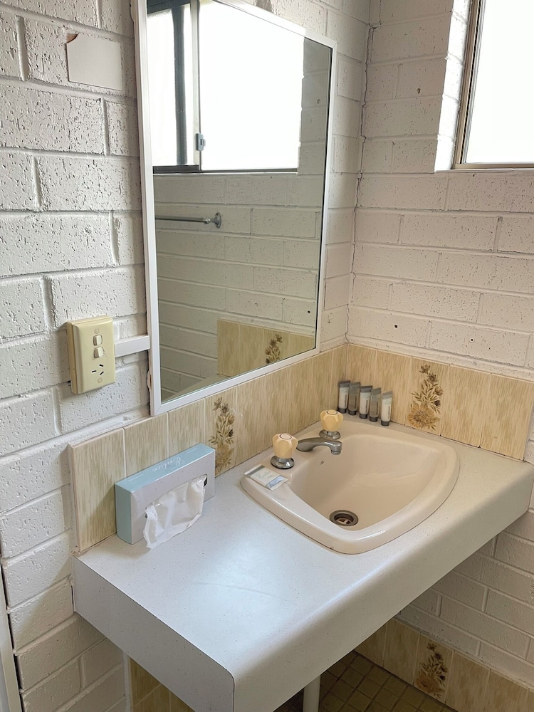 Coastal Bay Motel 65/66