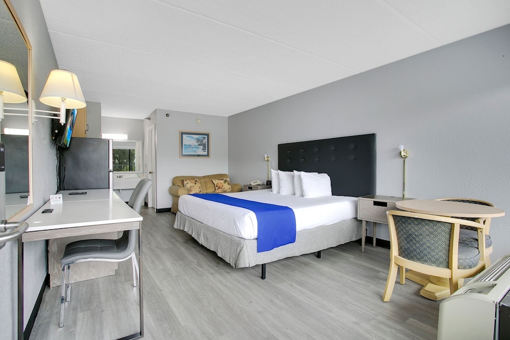 STANDARD, KING BED, KITCHENETTE