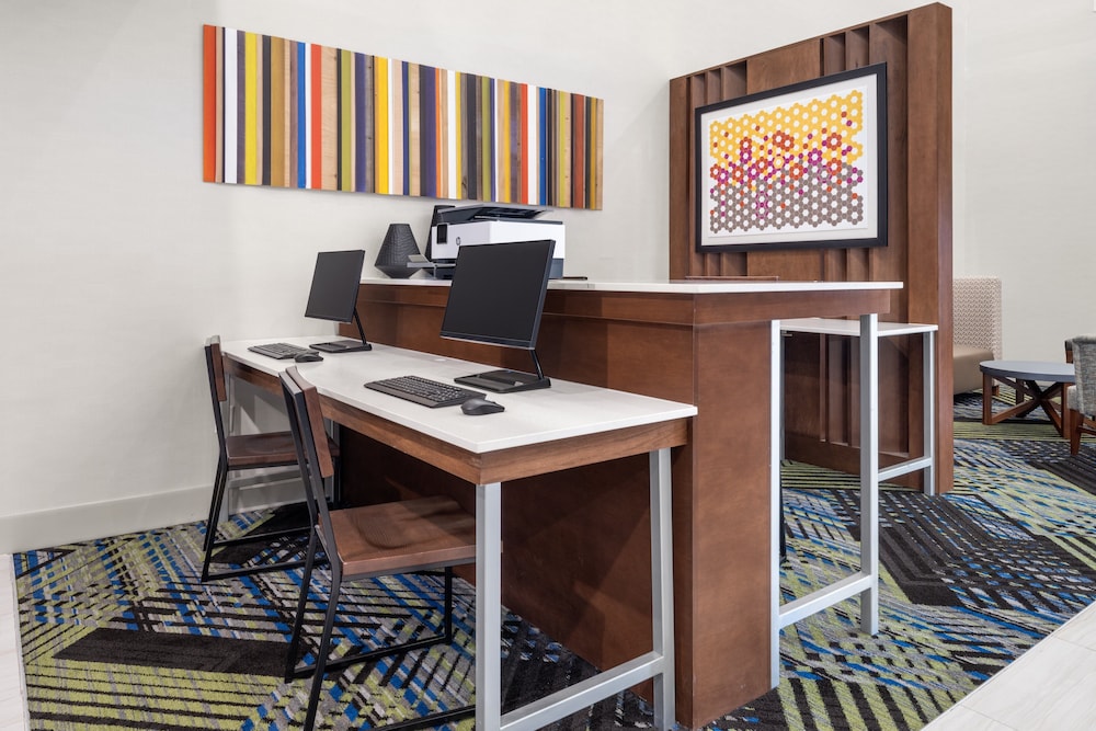 Holiday Inn Express Suites Graham 46/50