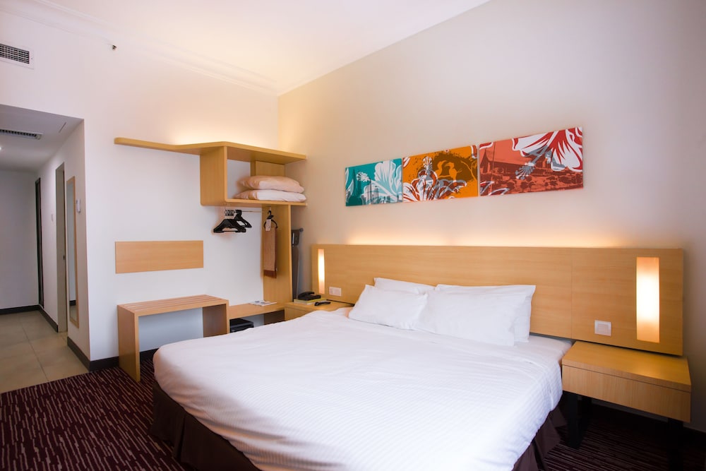 DELUXE, DOUBLE BED