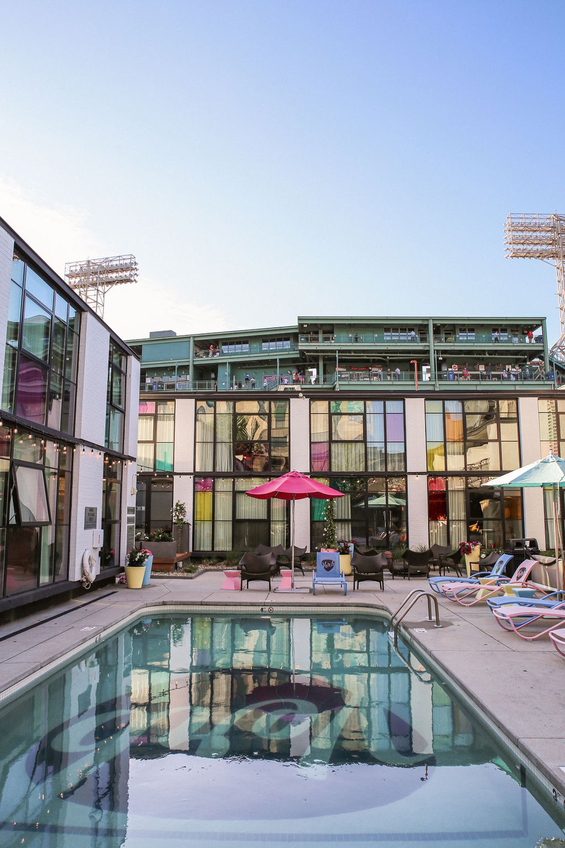 THE VERB HOTEL 2/38