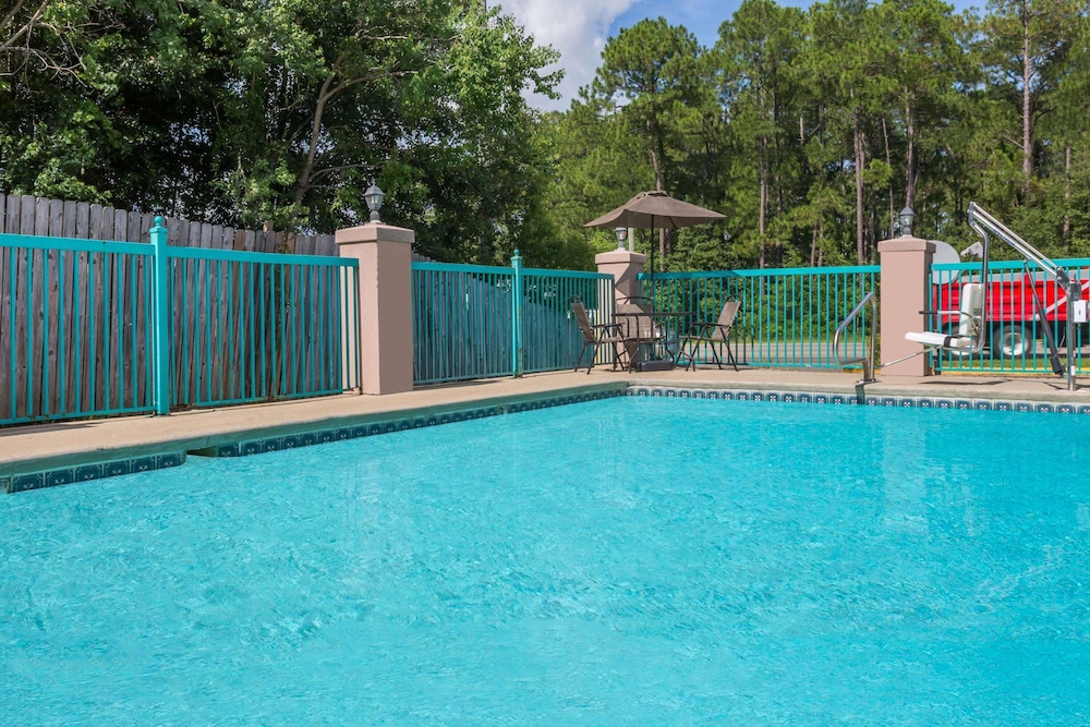 Baymont by Wyndham Biloxi Ocean Springs 6/60