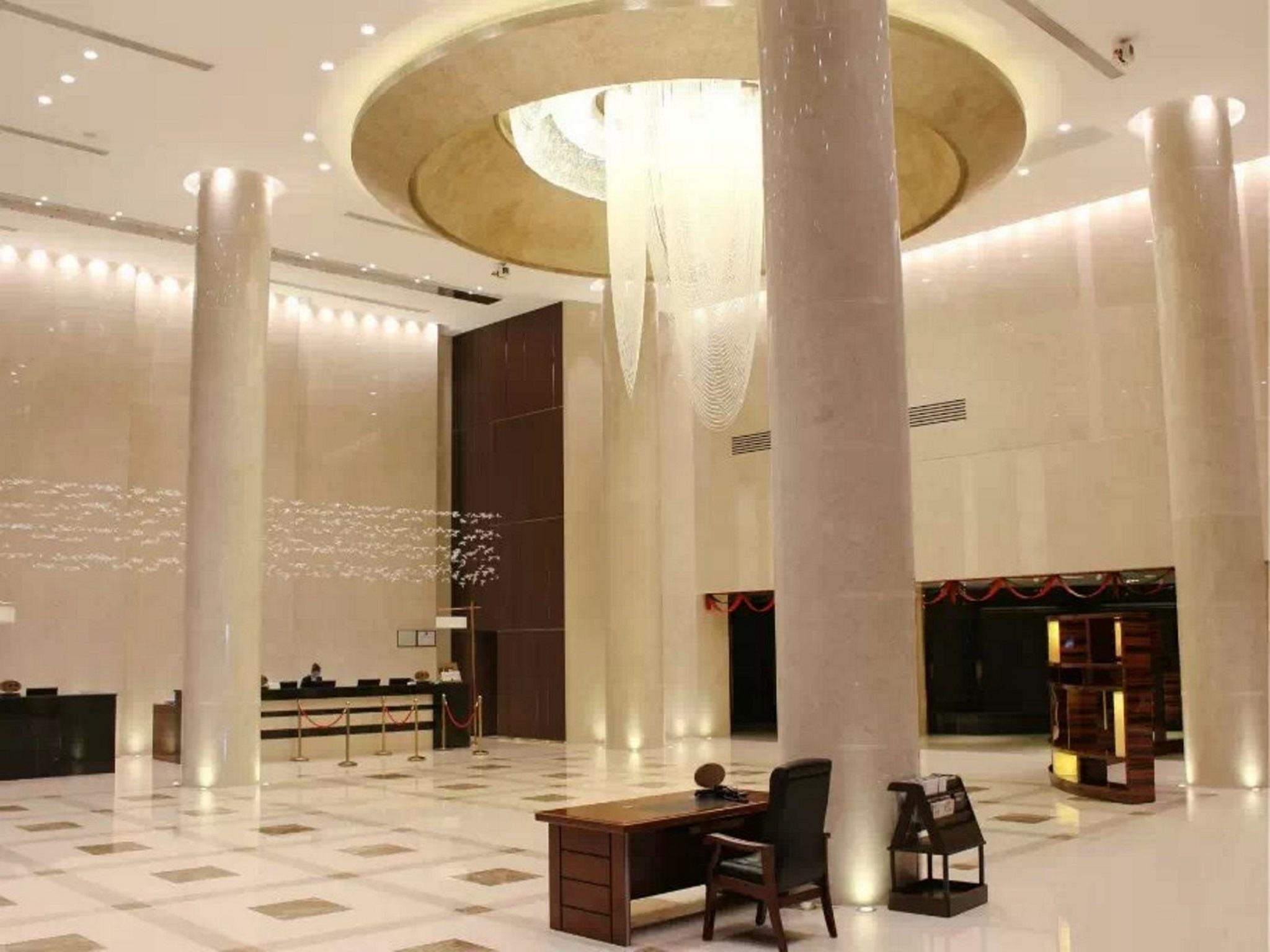 Golden Phoenix International Hotel 45/51