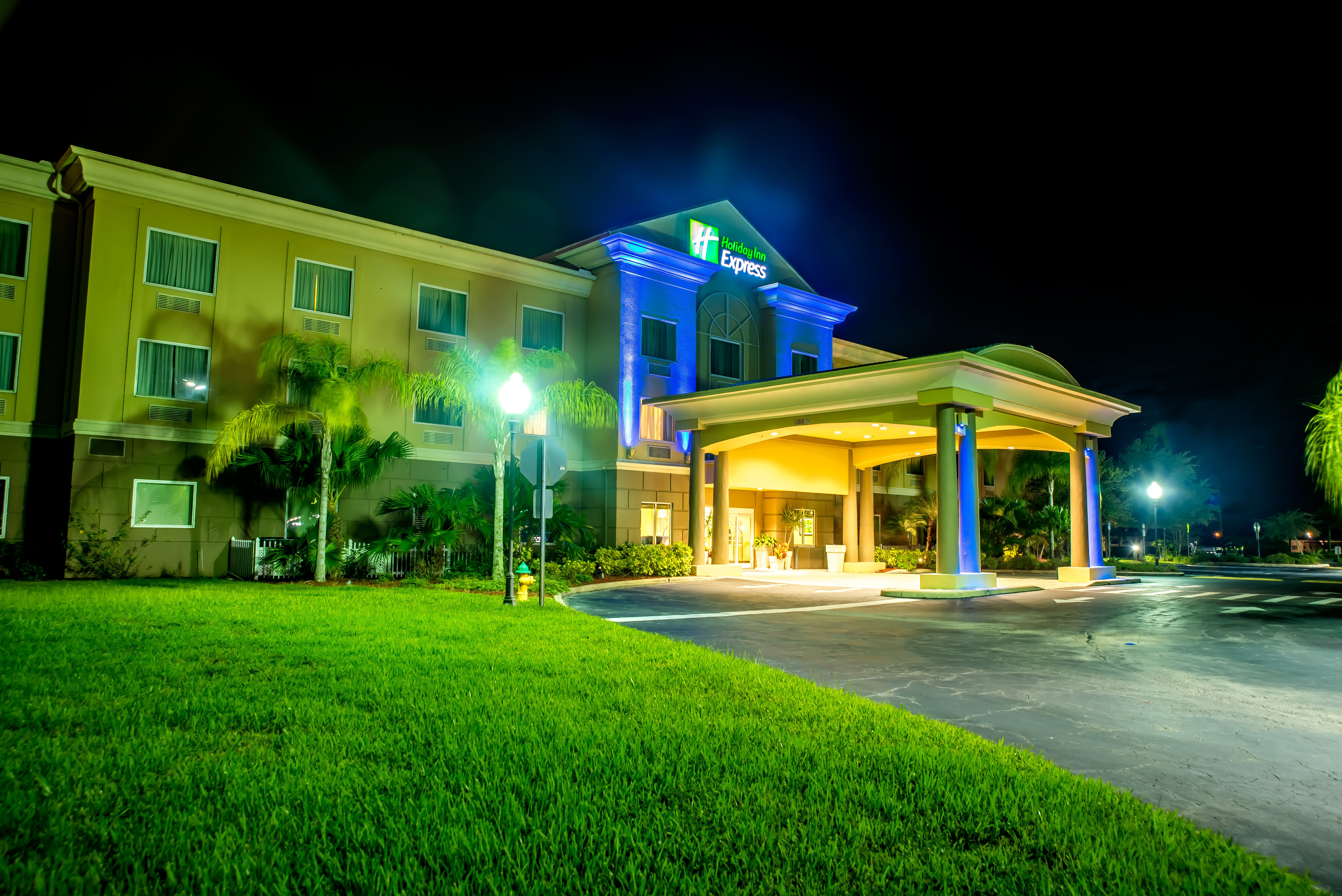 Holiday Inn Express and Suites Cocoa 2/50